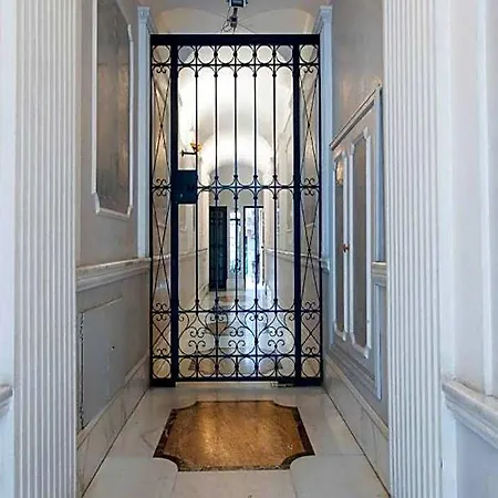 Condotti Apartment
